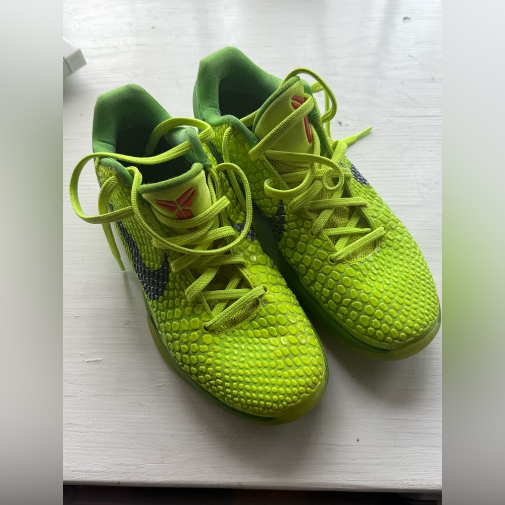 Nike Kobe Grinch Sneakers